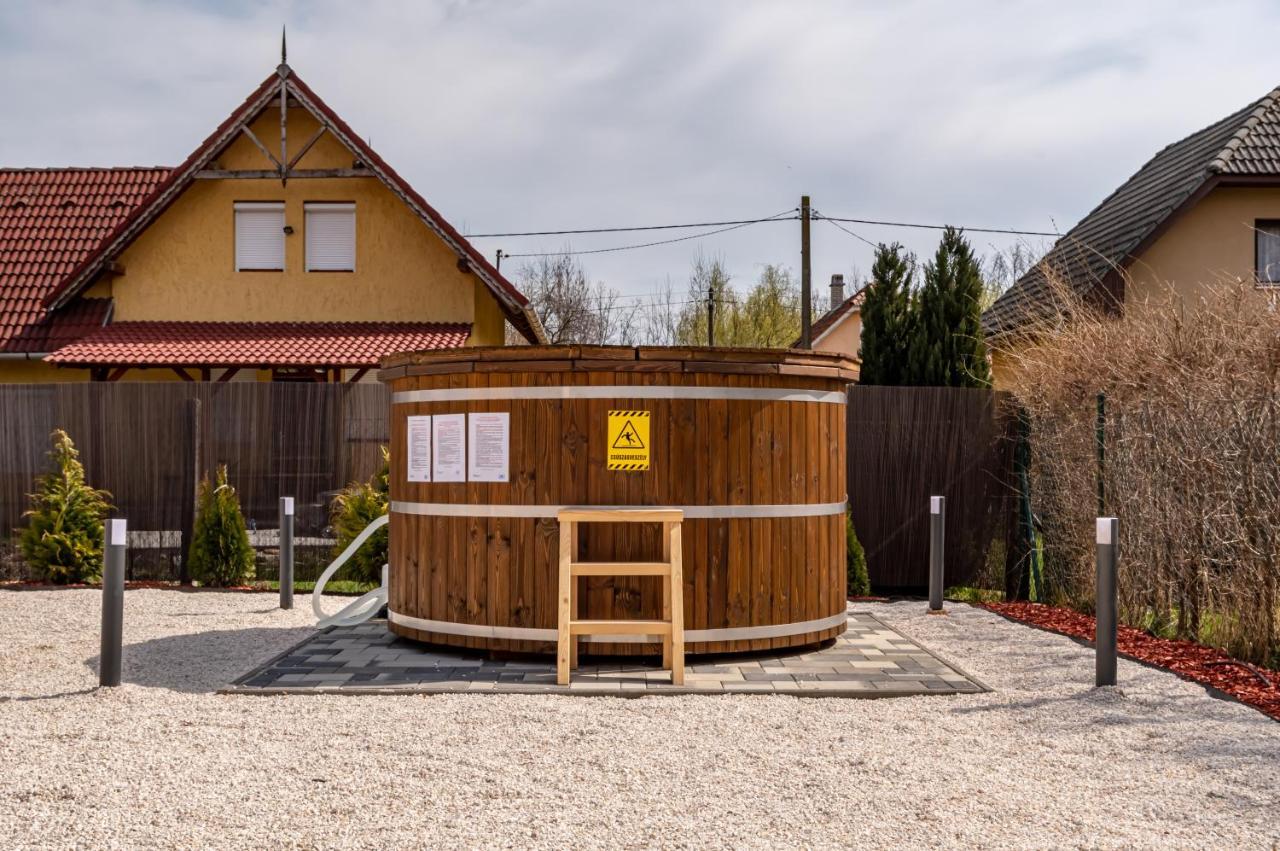 H&H Apartments Poroszló 외부 사진